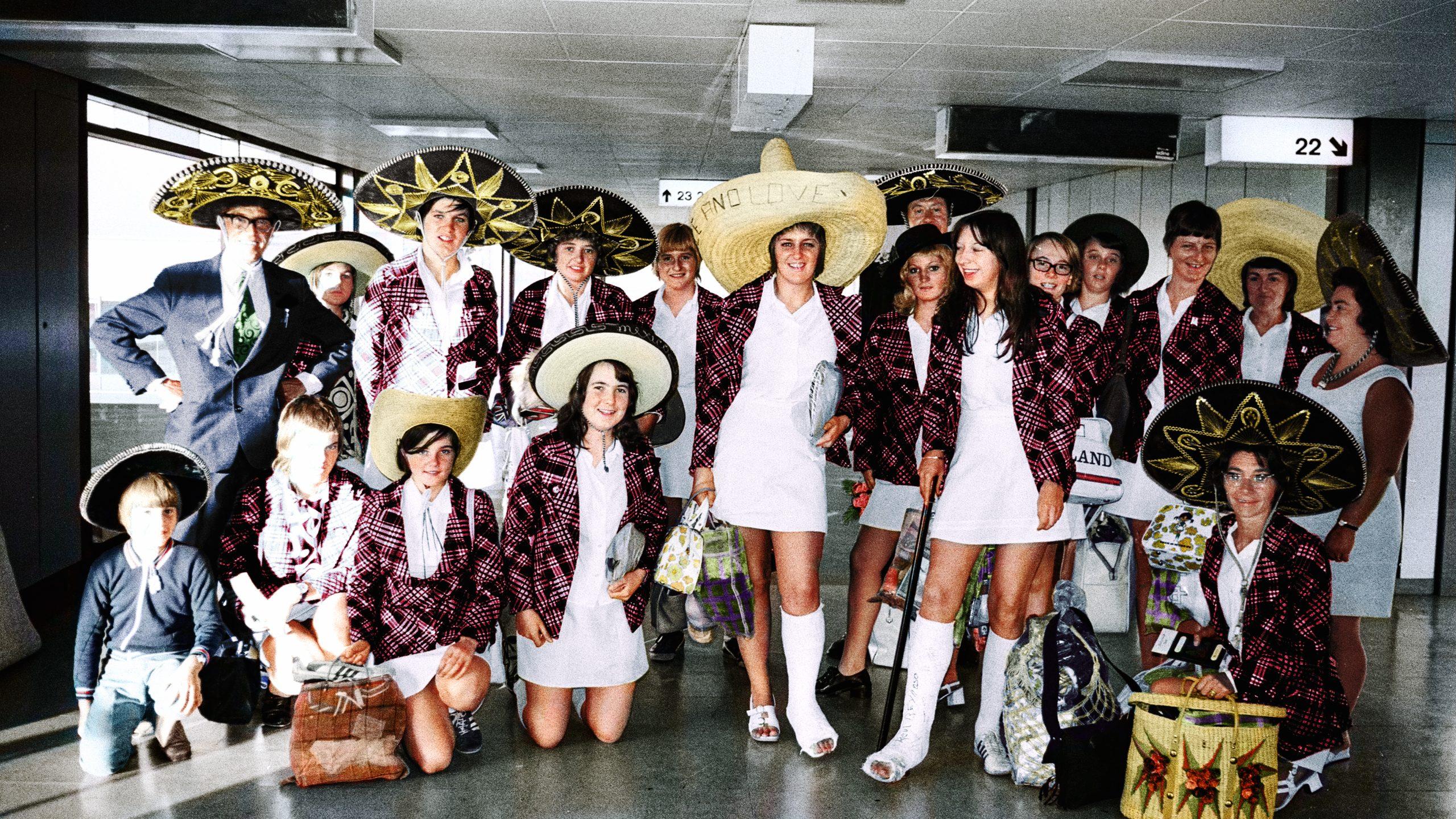 England team greeted with sombreros at the airport